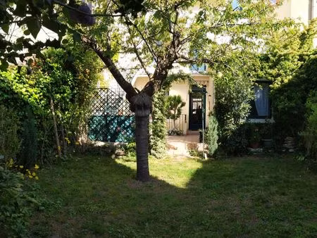 urgent maison de ville centre ...++garages loues