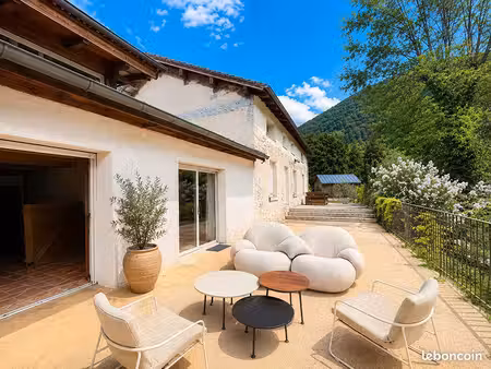 propriété 7 pièces 278 m²
