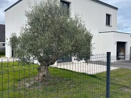 maison contemporaine récente située à questembert