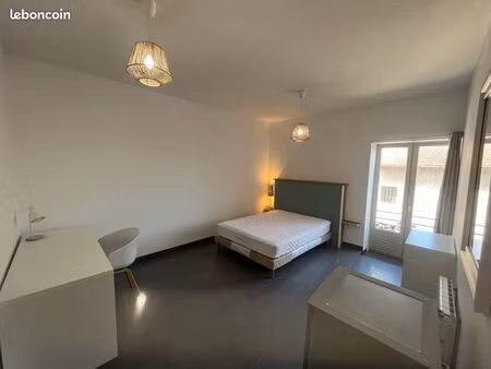 chambre avec espaces communs