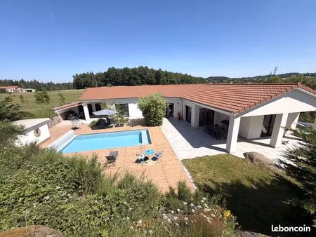 propriété 5 pièces 161 m²