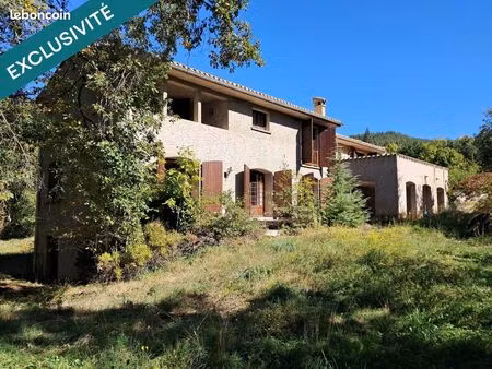 propriété 5 pièces 250 m²