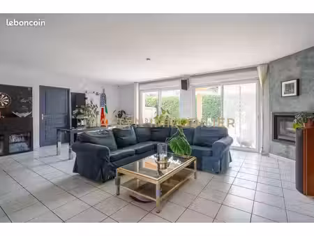 propriété 8 pièces 200 m²
