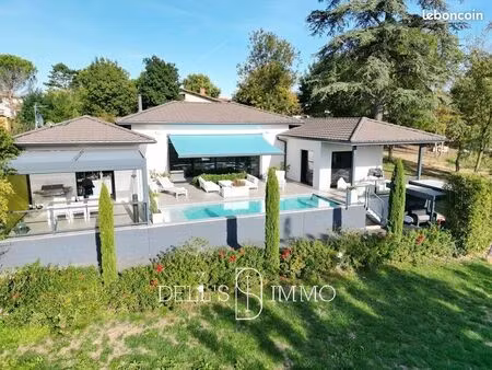 villa 5 pièces 212 m²