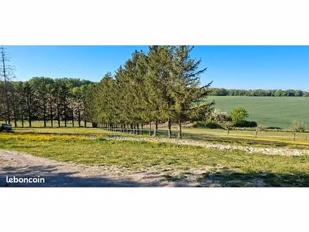 pré 2 ha pour chevaux avec 2 box