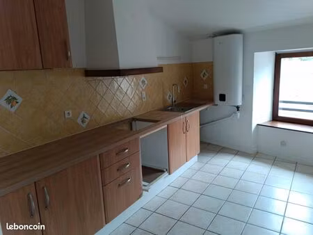 loue appartement duplex avec cour privée