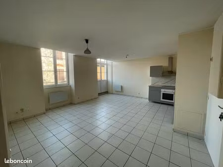 centre ville meximieux t3 60m2