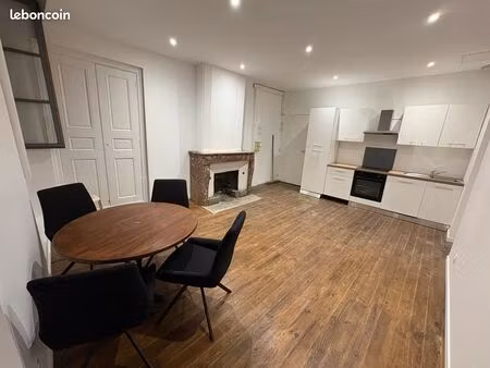 t2 meublé 37 m² – entièrement rénové – bord du lac de nantua