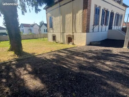 appartement f3 avec cour et jardin