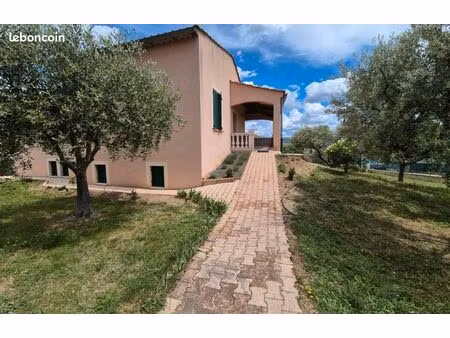 maison  plain pied  avec sous sol et parcelle de 700m2