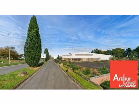 local commercial 826 m² parthenay