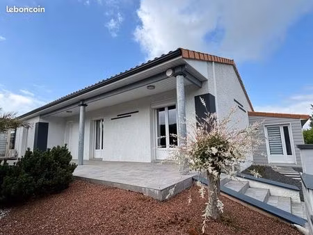 maison individuelle sauzé entre bois
