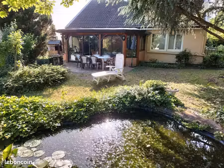 maison avec jardin très bien placé et calme  au bord de forêt