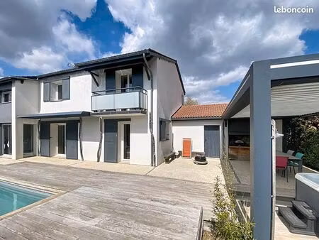 villa 7 pièces 150 m²