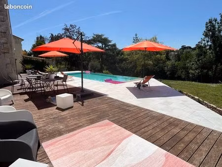 villa en pierres  rénovée  avec piscine