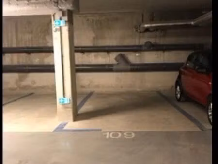 location place de parking sous terrain