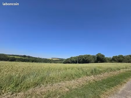 terrain 16000 m² lavit