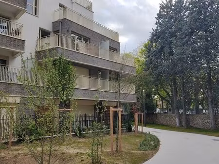 superbe t3 meuble tout neuf sans vis à vis et securise