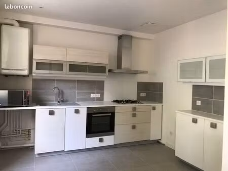 t4  dans immeuble 1930 charme italien   rénové   à 10 min du centre ville   parc tête d'or