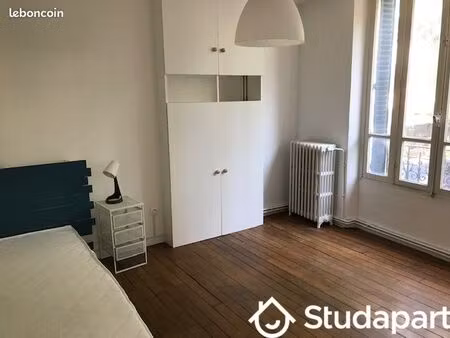 chambre 1 pièce 14 m²