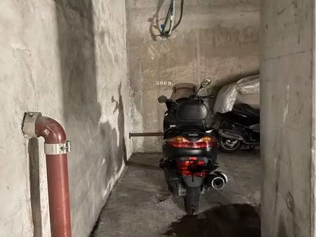 place de parking moto