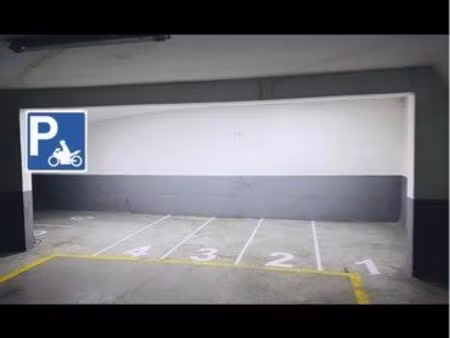 parking scooters/ motos