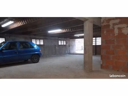 grand garage fermé 80 m' à perpignan (saint- gaudérique)