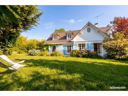 maison 8 pièces 256 m²
