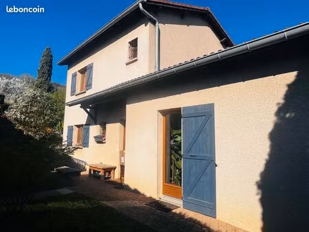 maison à curis  nature à proximité immédiate  accès rapide à lyon