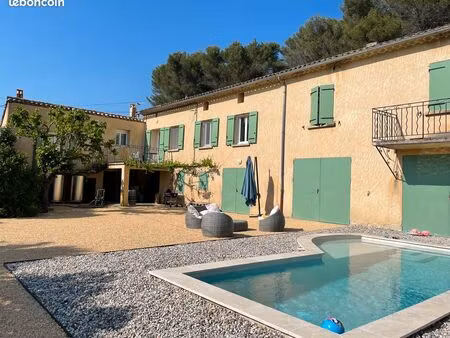 maison + gîte  piscine  10 hectares dont 5 hectares de vignes  sous-sol avec cave voûtée e