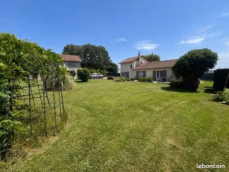 maison rénovée 138m2 - 4 chambres - sans travaux - 1900m2 de terrain