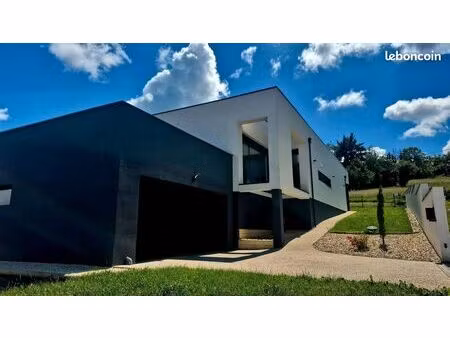 villa contemporaine avec piscine