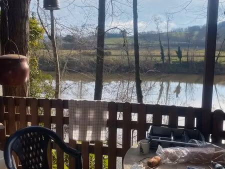 chalet au bord de l'eau