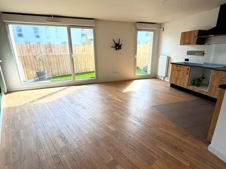 appartement 3 pièces de 65 m² – dernier étage avec terrasse  parking et cave