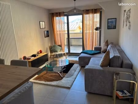appartement t2 récent vendu meublé avec terrasse et vue montagne - 47m2 - briançon centre