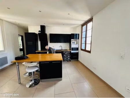 à louer – appartement meublé 2 pièces – centre-ville de cavaillon