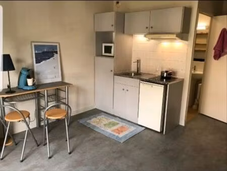 loue studio meublé dans une résidence sécurisée très calme