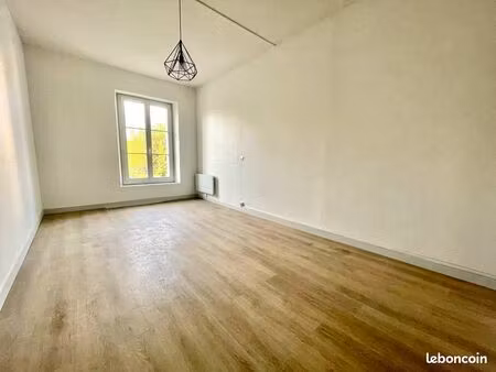 t1 spacieux et lumineux - 29 m2 - près eglise notre dame de poitiers