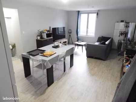 appartement t3 de 64 m² situé au 2èmé étage avec climatisation  libre rapidement