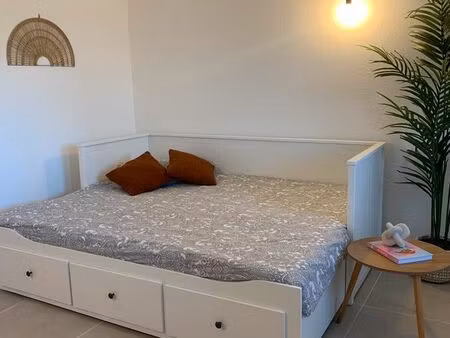 location studio meublé