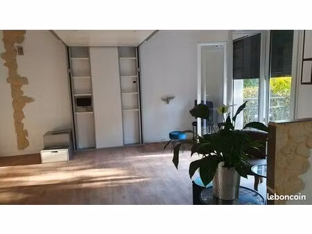 location studio meublé