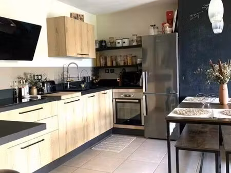 t3 meublé avec jardin + 2 places de parking sécurisé