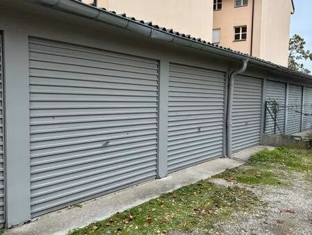 garage à louer – centre de divonne-les-bains