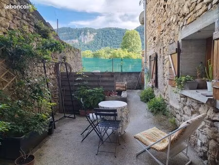 à louer – charmante maison en pierre de 90 m²