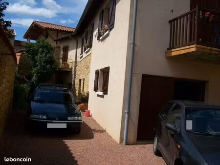 particulier loue maison de village