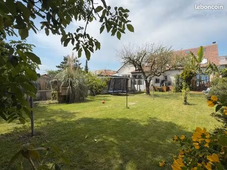 grande maison familiale 6 chambres et 2 bureaux  garage 45 m² avec fosse  2 jardins clos e