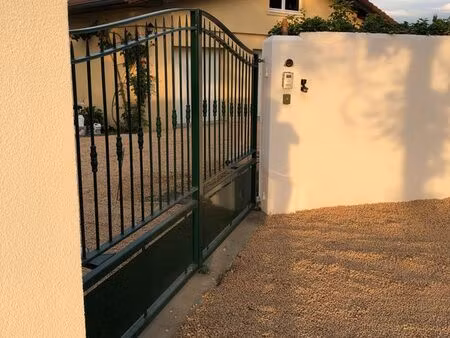 gennetines  vends maison plein pied 85 m2  garage 2 voitures  jardin