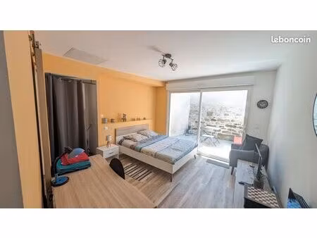 appartement t2 rénové avec cour privative