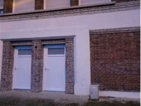studio situé en rez-de-chaussée