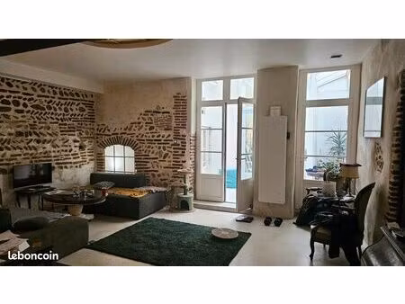 loft de caractère rénové avec patio et garage – esprit maison de ville